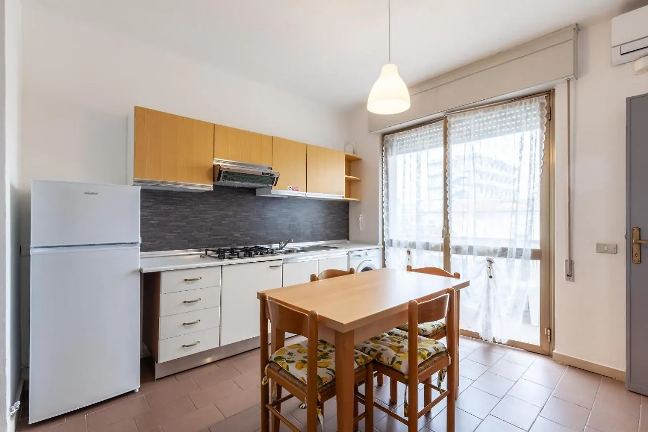 Residence Caravel 9 Lido di Camaiore 0*,  Italia